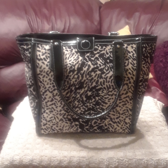 Handbag - Picture 2 of 3